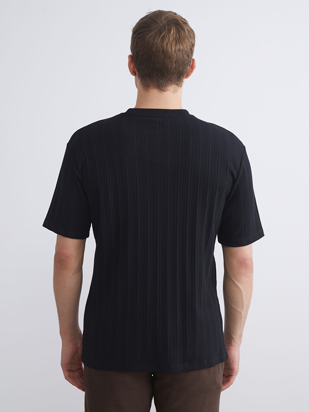 Siyah Bisiklet Yaka Erkek Dokulu Tişört-3