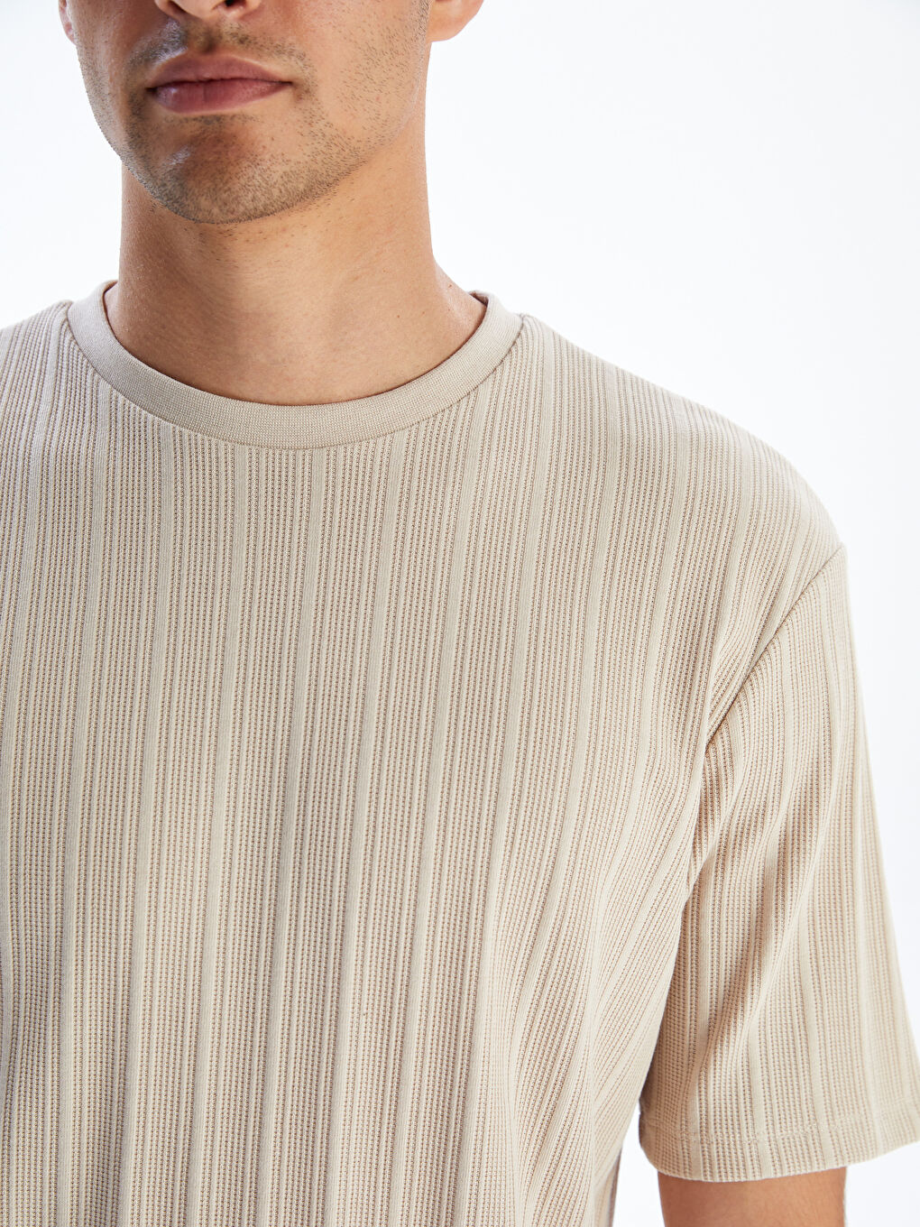 Bej Bisiklet Yaka Erkek Dokulu Tişört-2