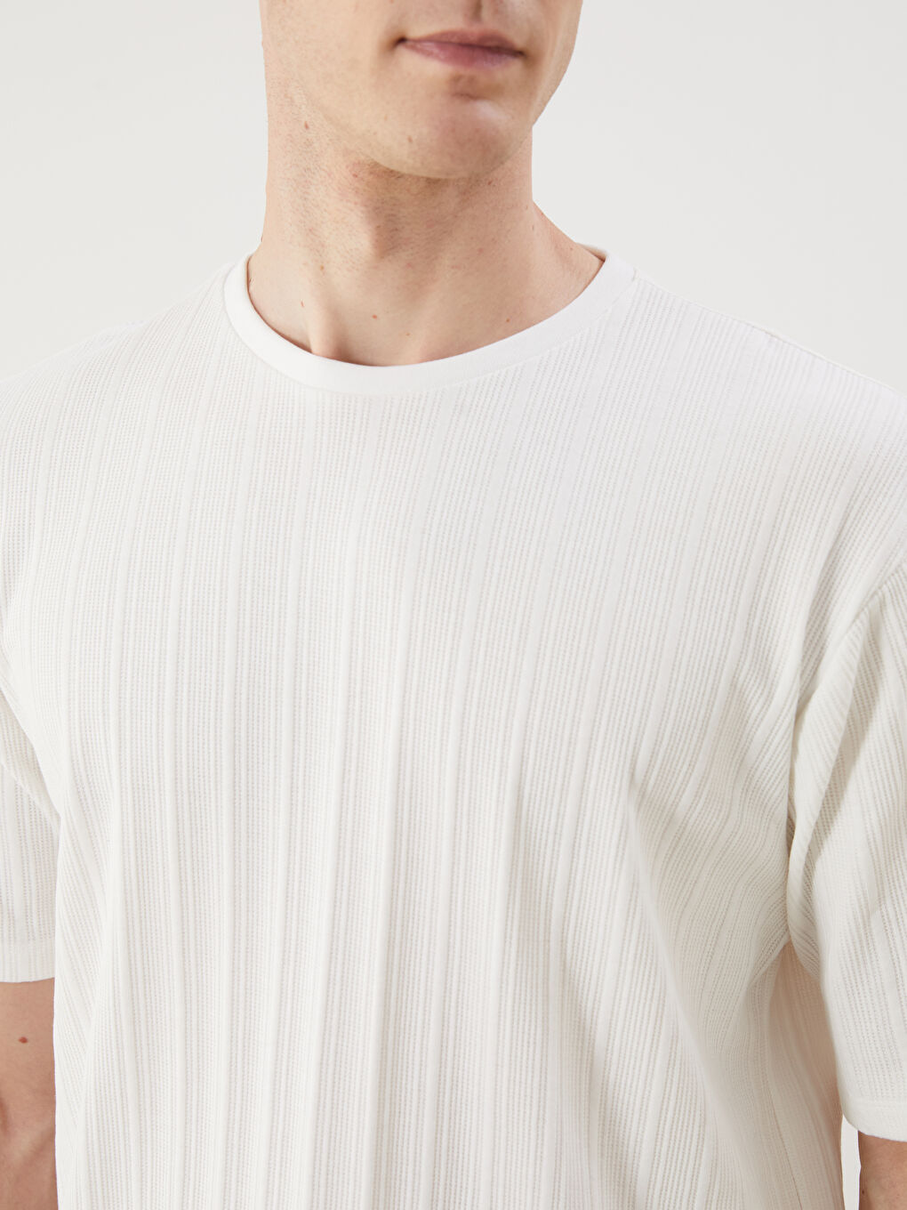 Ekru Bisiklet Yaka Erkek Dokulu Tişört-2