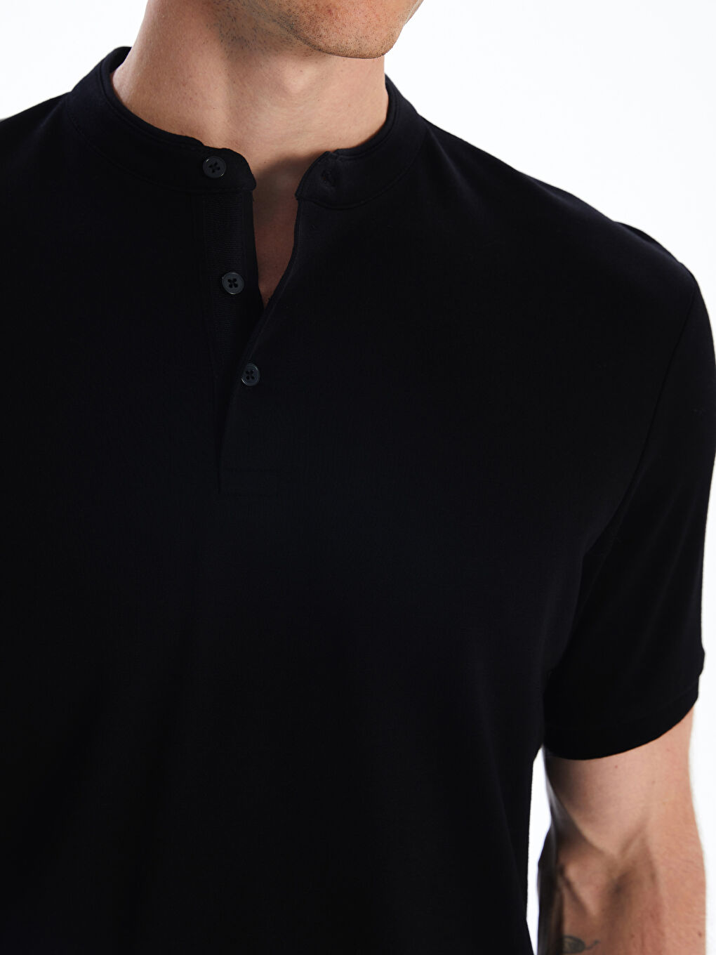 Siyah Hakim Yaka Erkek Tişört-2