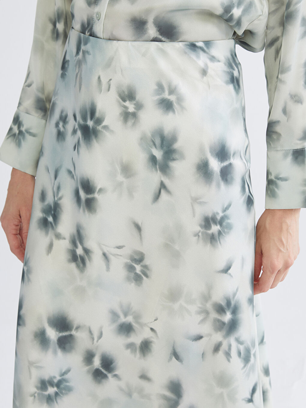 Karışık Beli Lastikli Çiçekli A Kesim Saten Etek-2