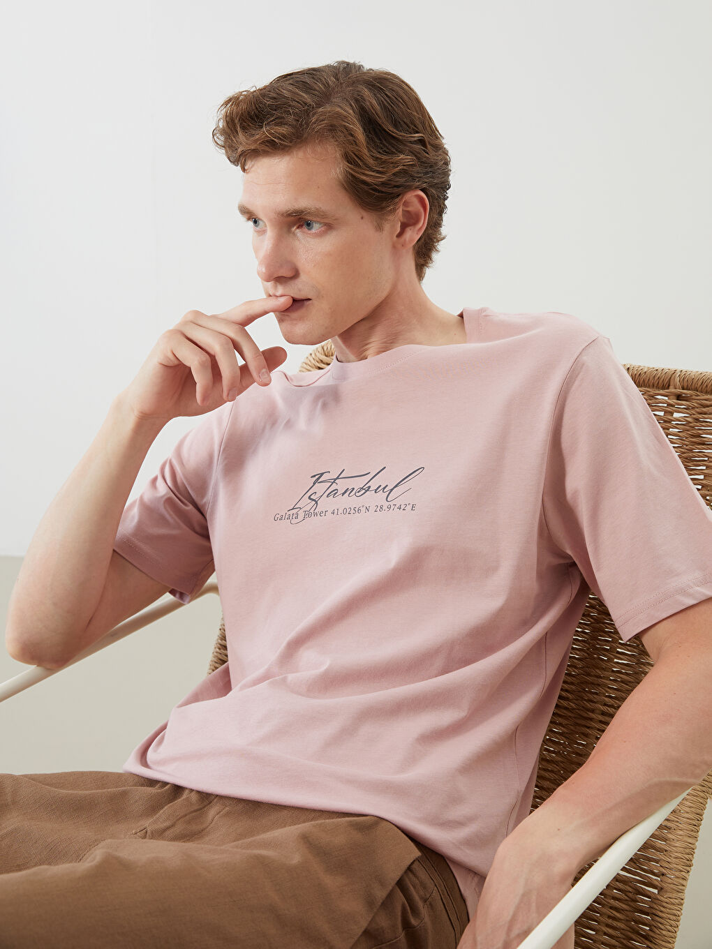 Pembe Bisiklet Yaka İstanbul Baskılı Penye Erkek Tişört
