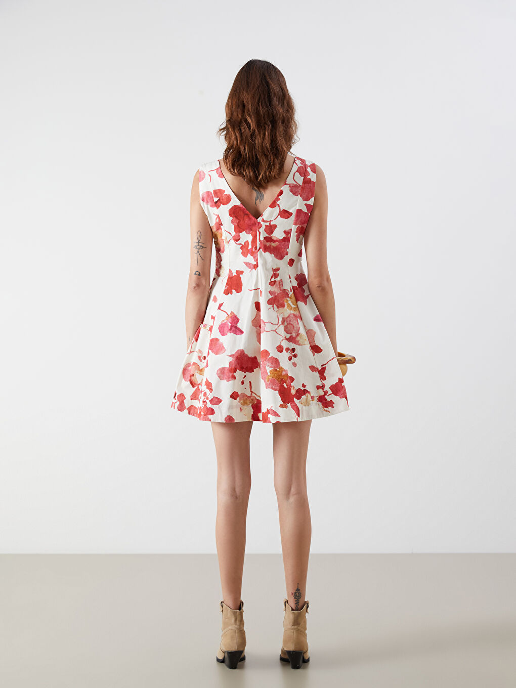 Pembe V Yaka Çiçekli Mini Elbise-3