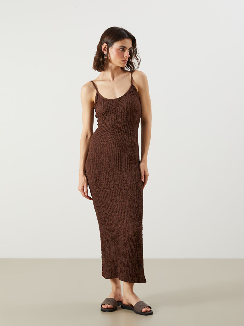 Kahverengi U Yaka Dokulu Elbise-1