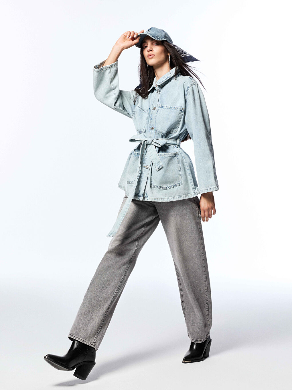 جاكيت جينز بياقة للسيدات