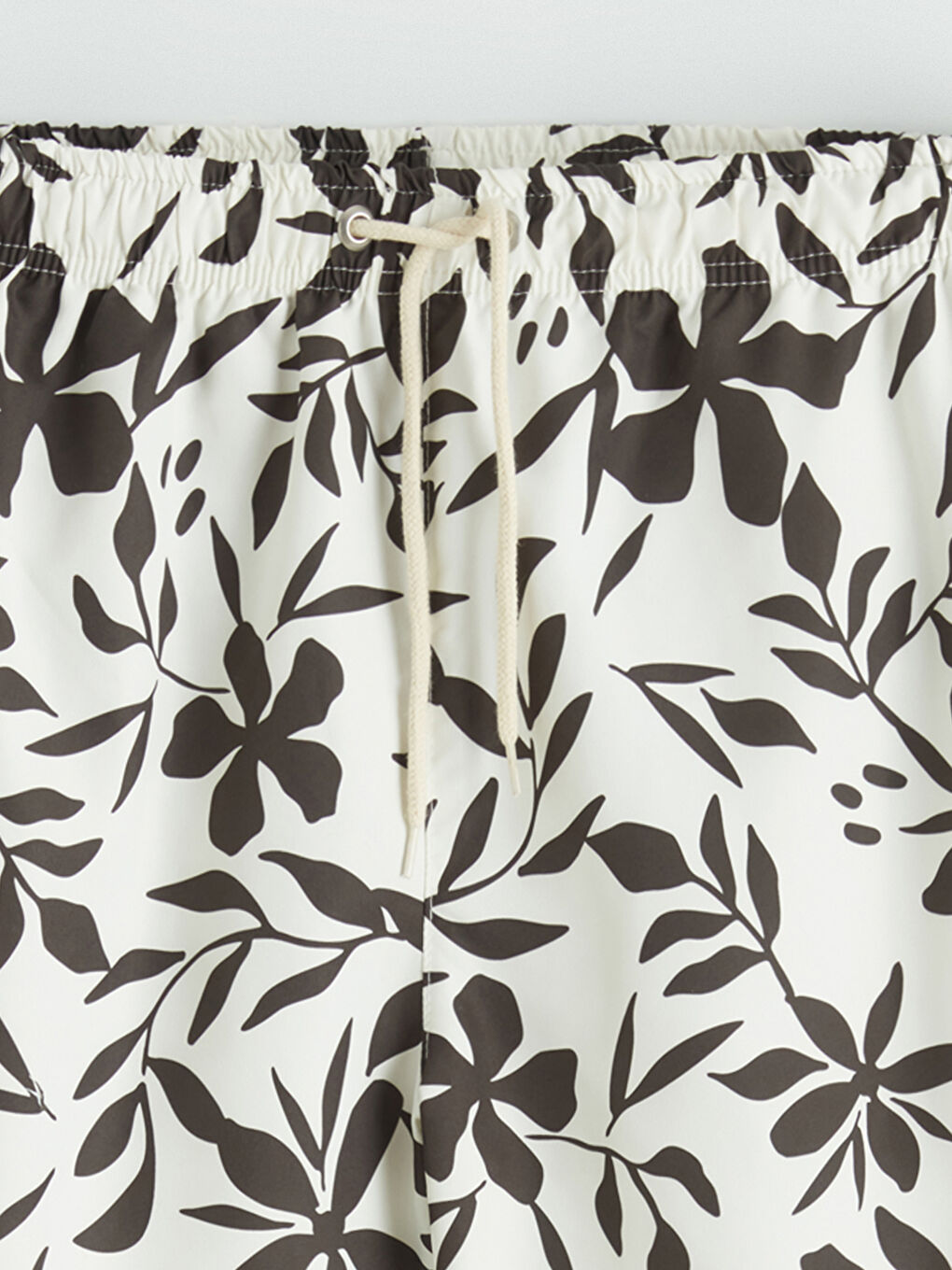 Haki Yaprak ve Çiçek Desenli Erkek Yüzme Şort-1