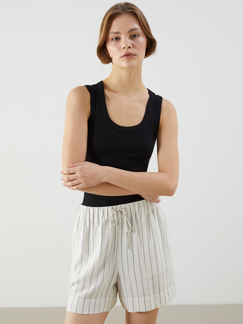 Siyah U Yaka Kadın Atlet