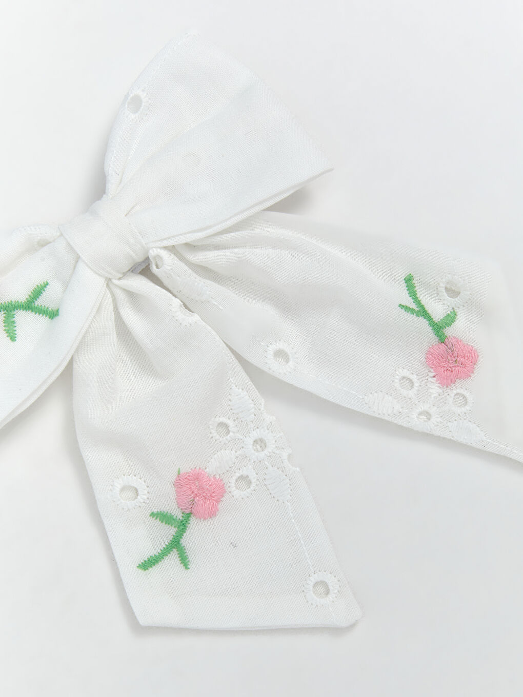 Beyaz Çiçek Nakışlı Kız Bebek Toka-1