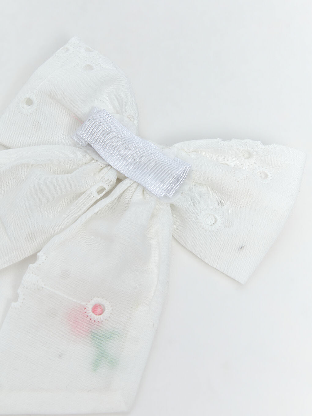 Beyaz Çiçek Nakışlı Kız Bebek Toka-2