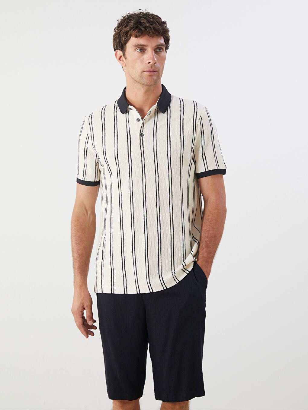 Siyah Polo Yaka Çizgili Erkek Tişört