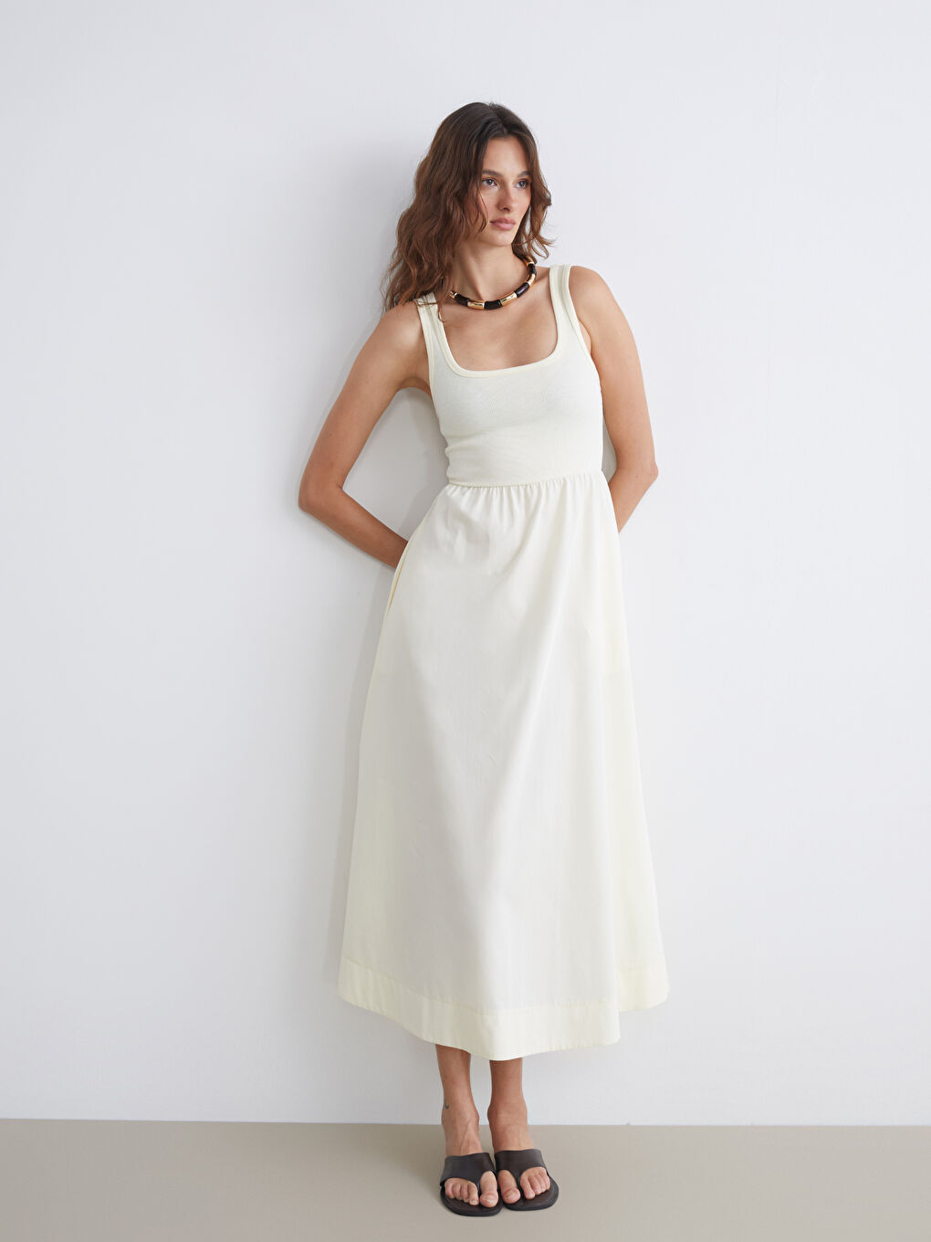 Sarı Kare Yaka Dokulu Belden Oturtmalı Elbise