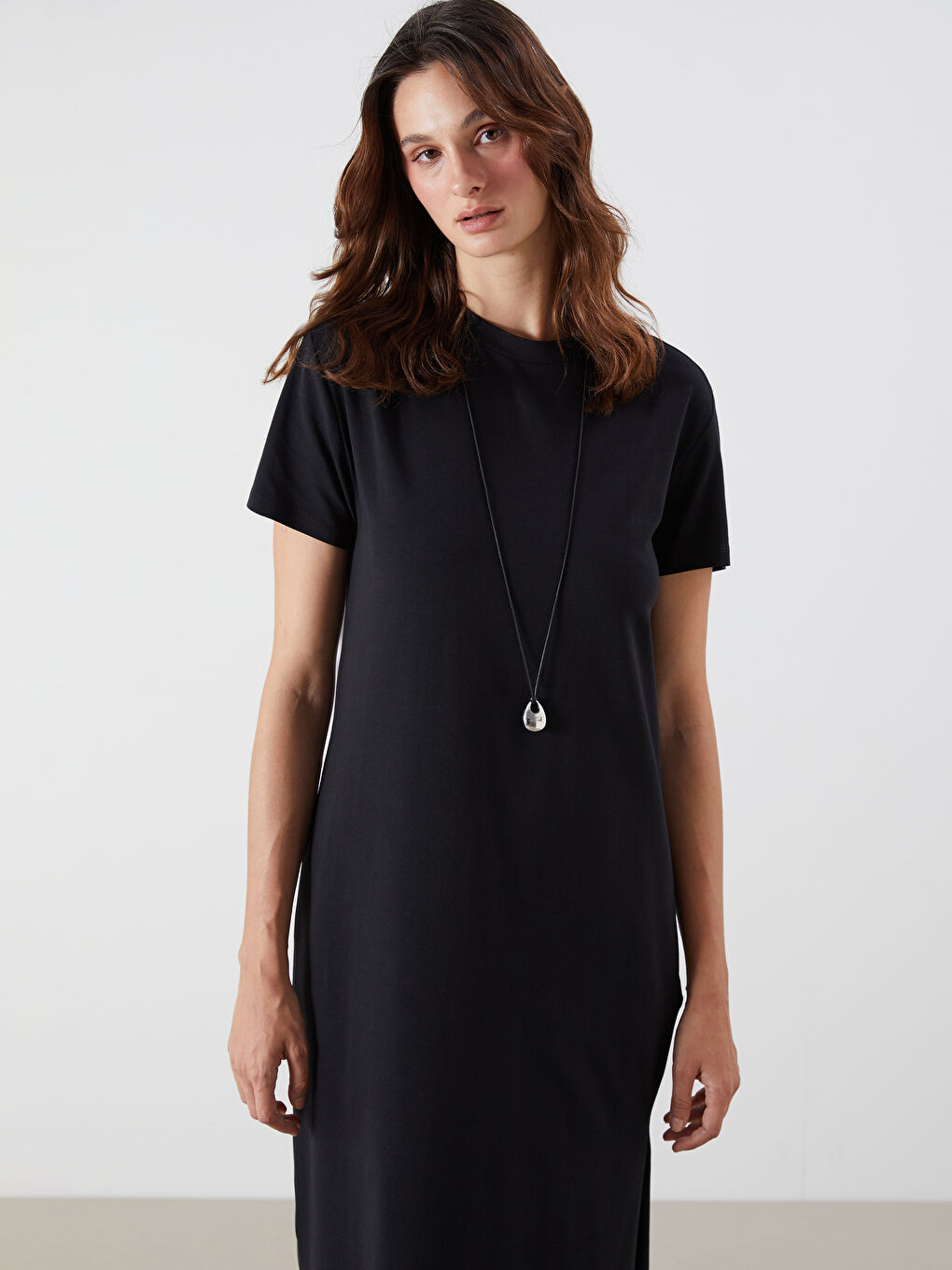 Siyah Bisiklet Yaka Yırtmaçlı Elbise-1