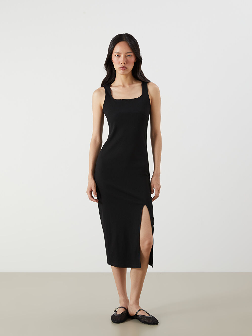 Siyah Kare Yaka Yırtmaçlı Elbise-1