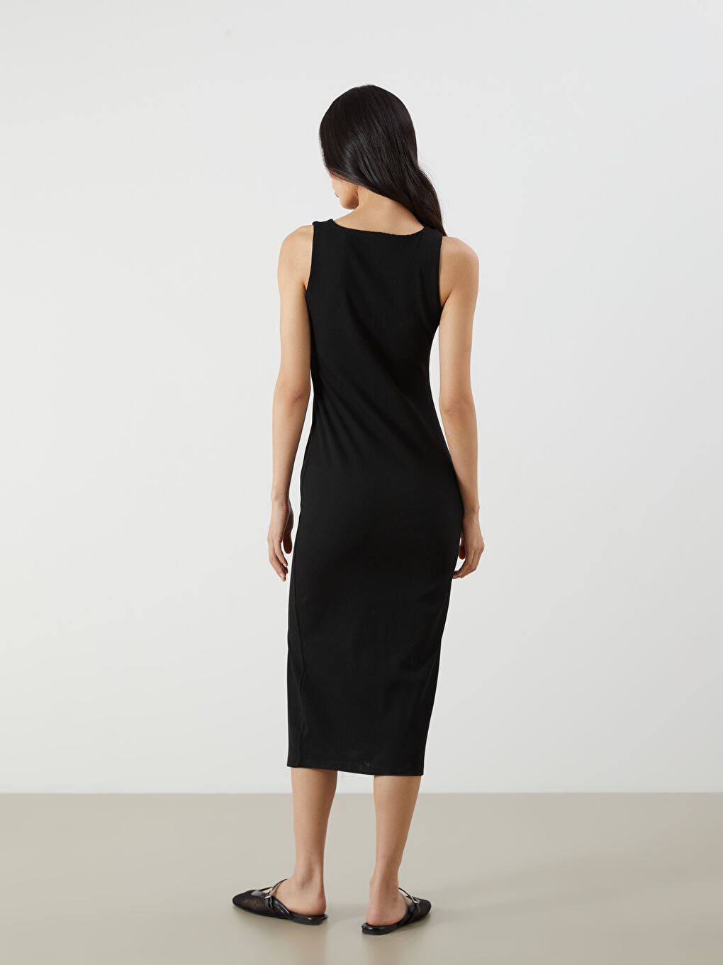 Siyah Kare Yaka Yırtmaçlı Elbise-6