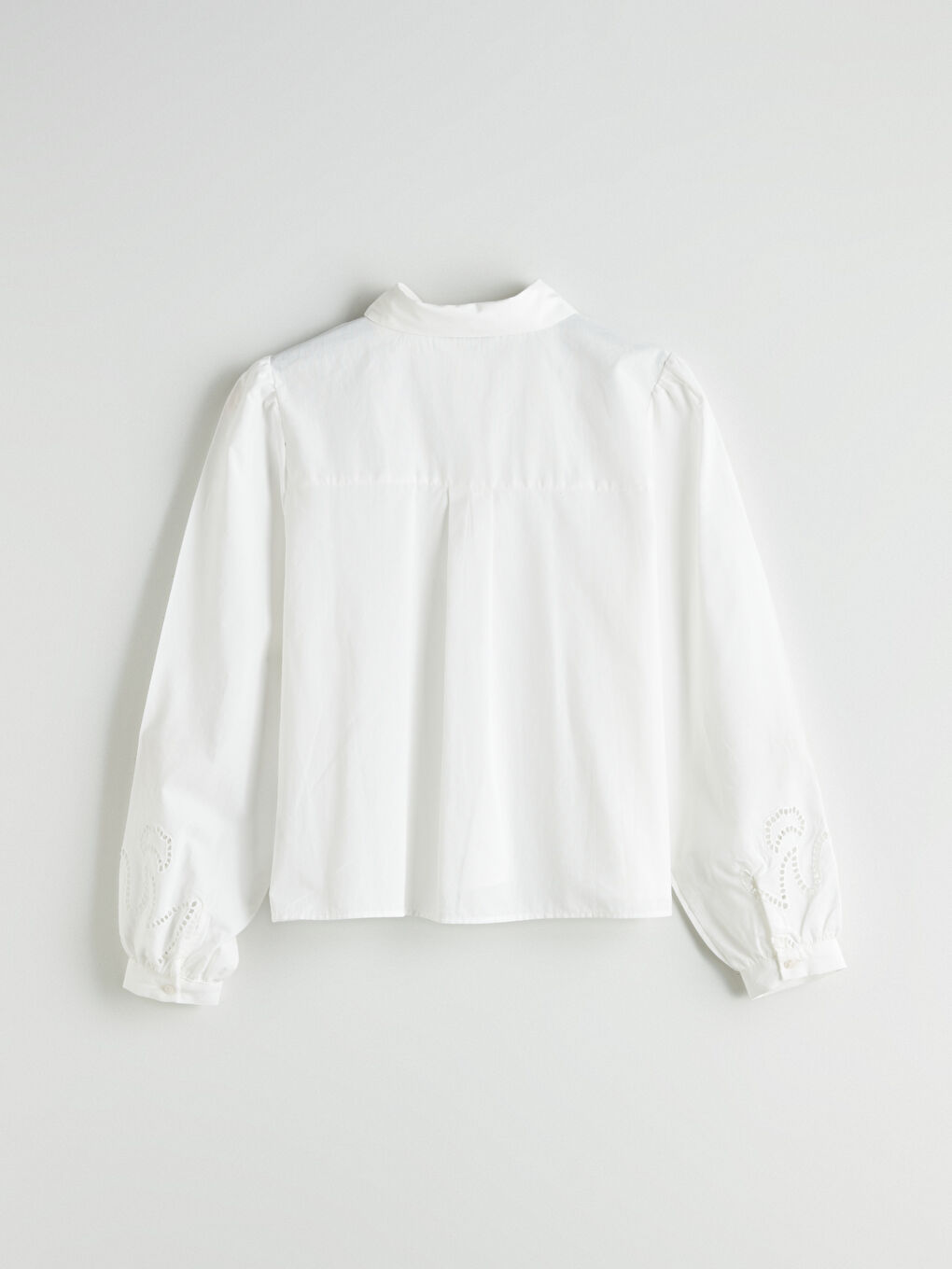 Beyaz Ajur Detaylı Kadın Gömlek-10
