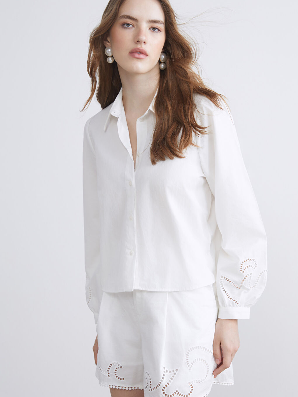 Beyaz Ajur Detaylı Kadın Gömlek-2