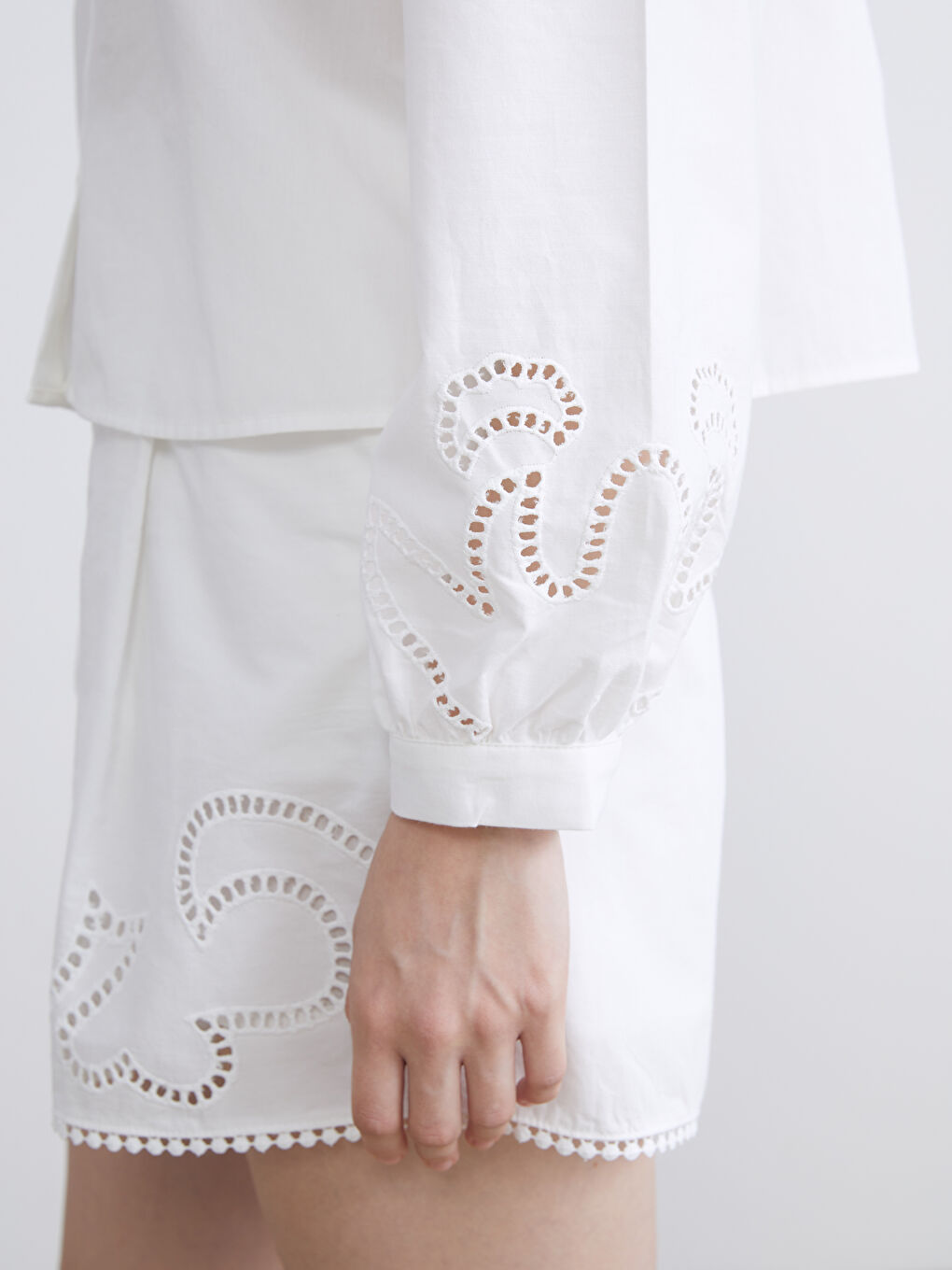 Beyaz Ajur Detaylı Kadın Gömlek-6