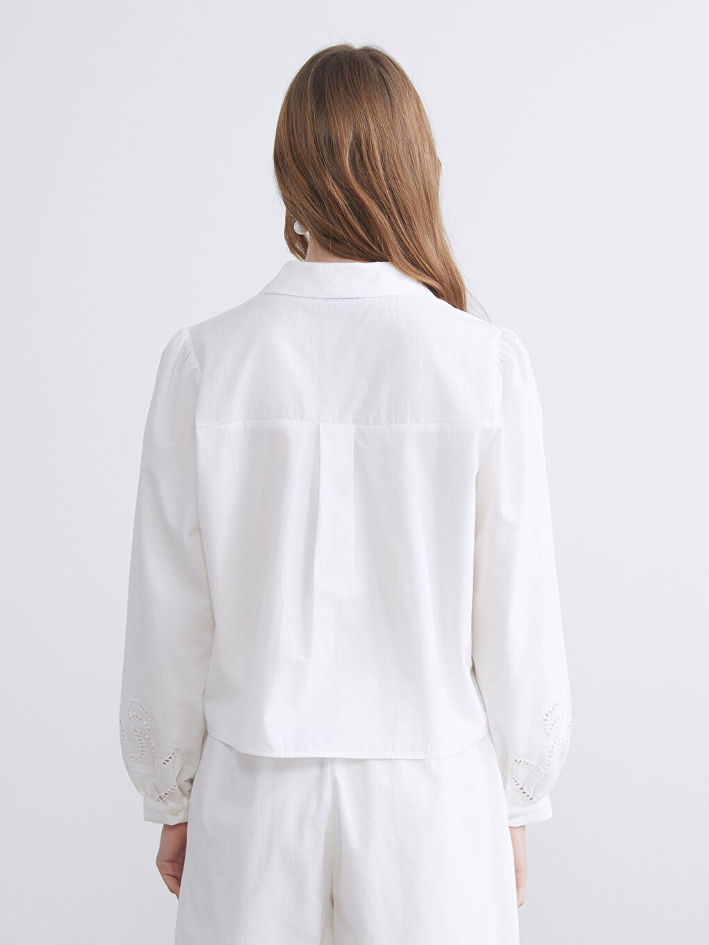 Beyaz Ajur Detaylı Kadın Gömlek-8