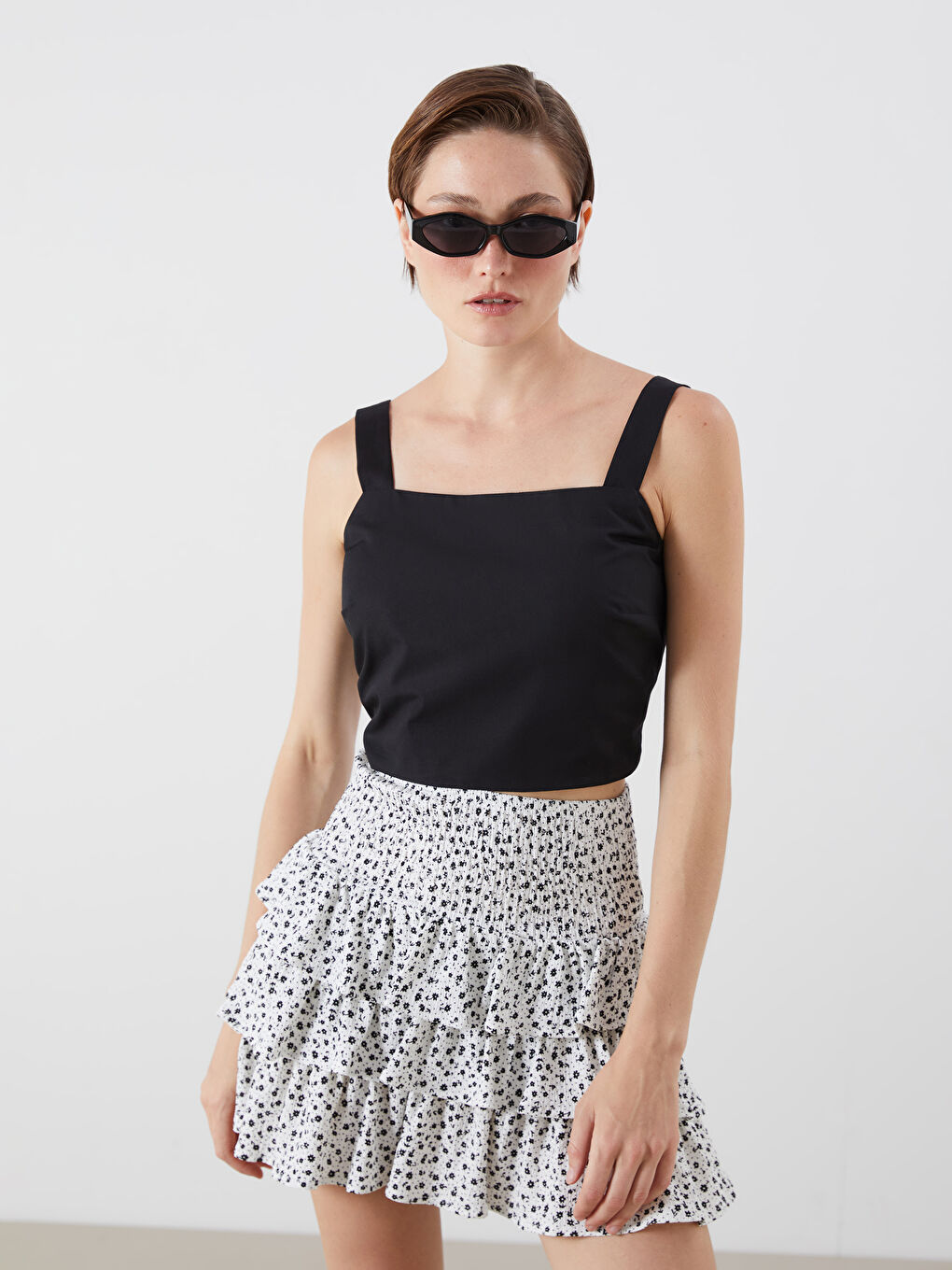 Siyah Kare Yaka Crop Bluz