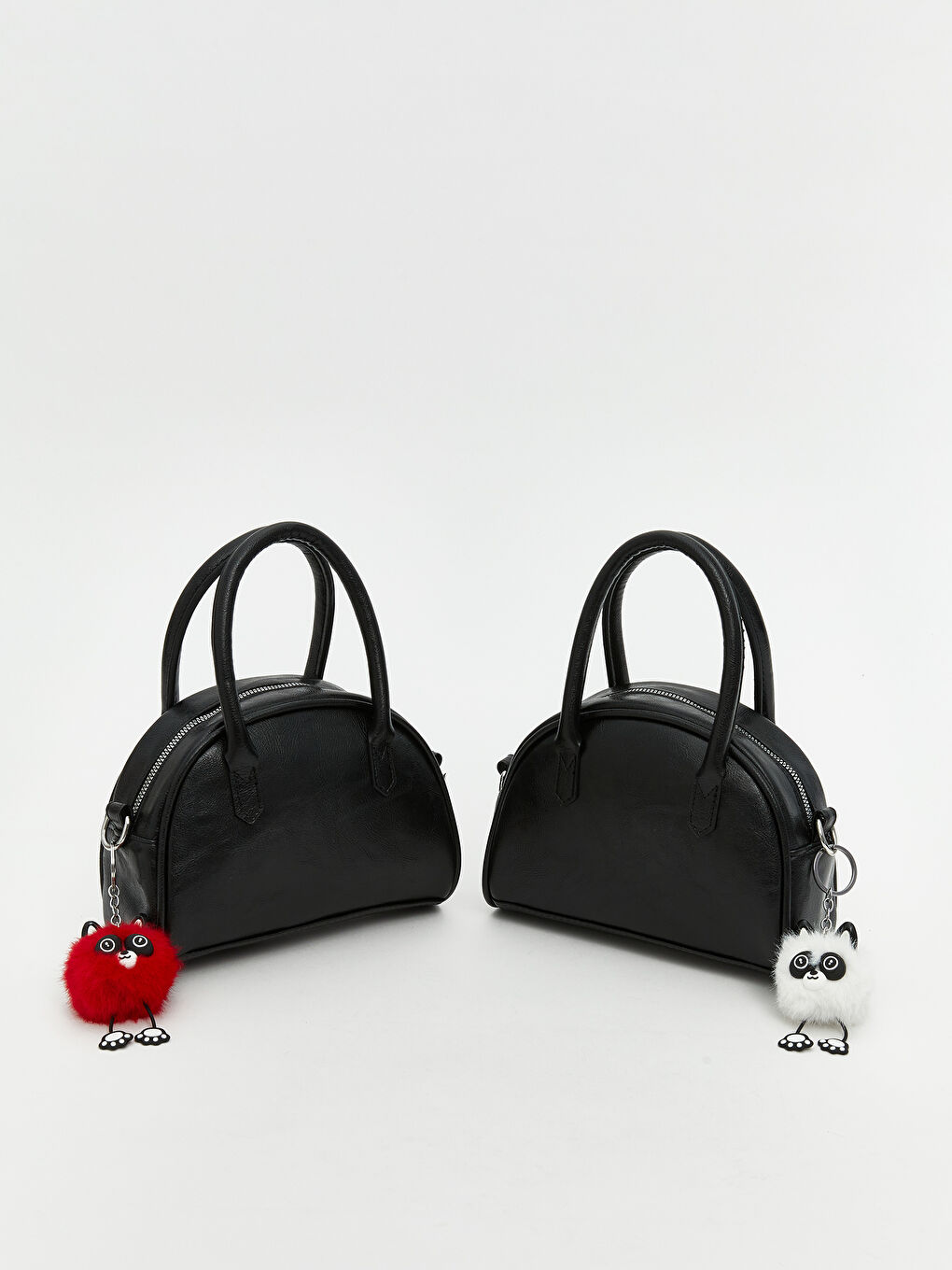 Siyah Deri Görünümlü Kadın Omuz Çantası