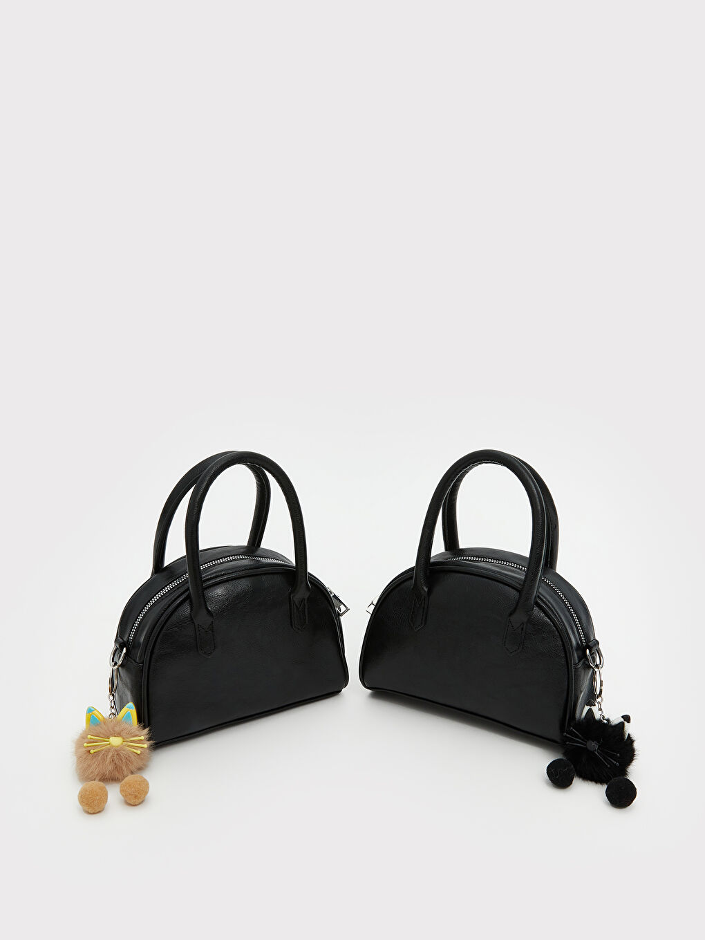 Siyah Deri Görünümlü Kadın Omuz Çantası