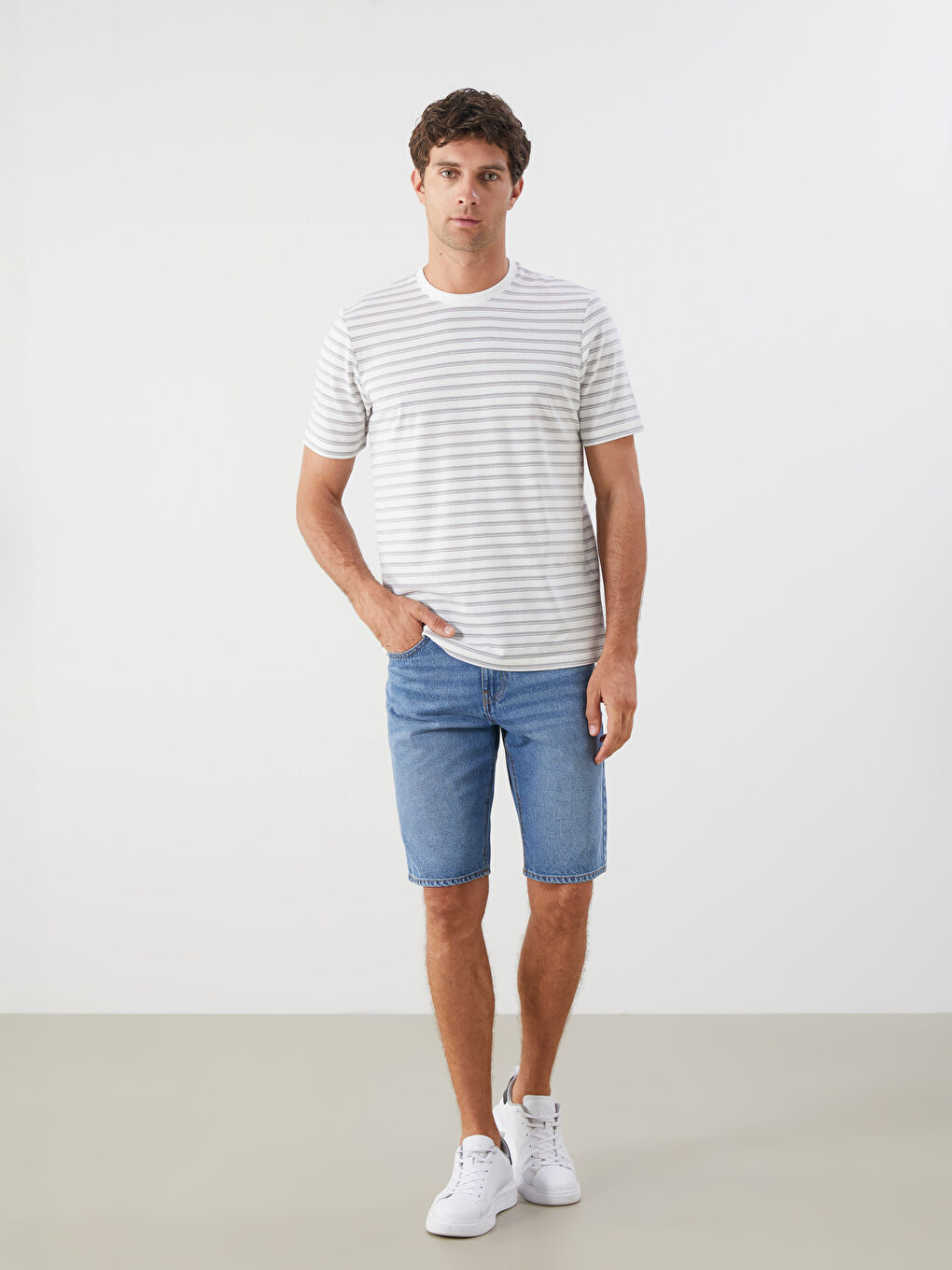 Gri Bisiklet Yaka Çizgili Erkek Tişört-1