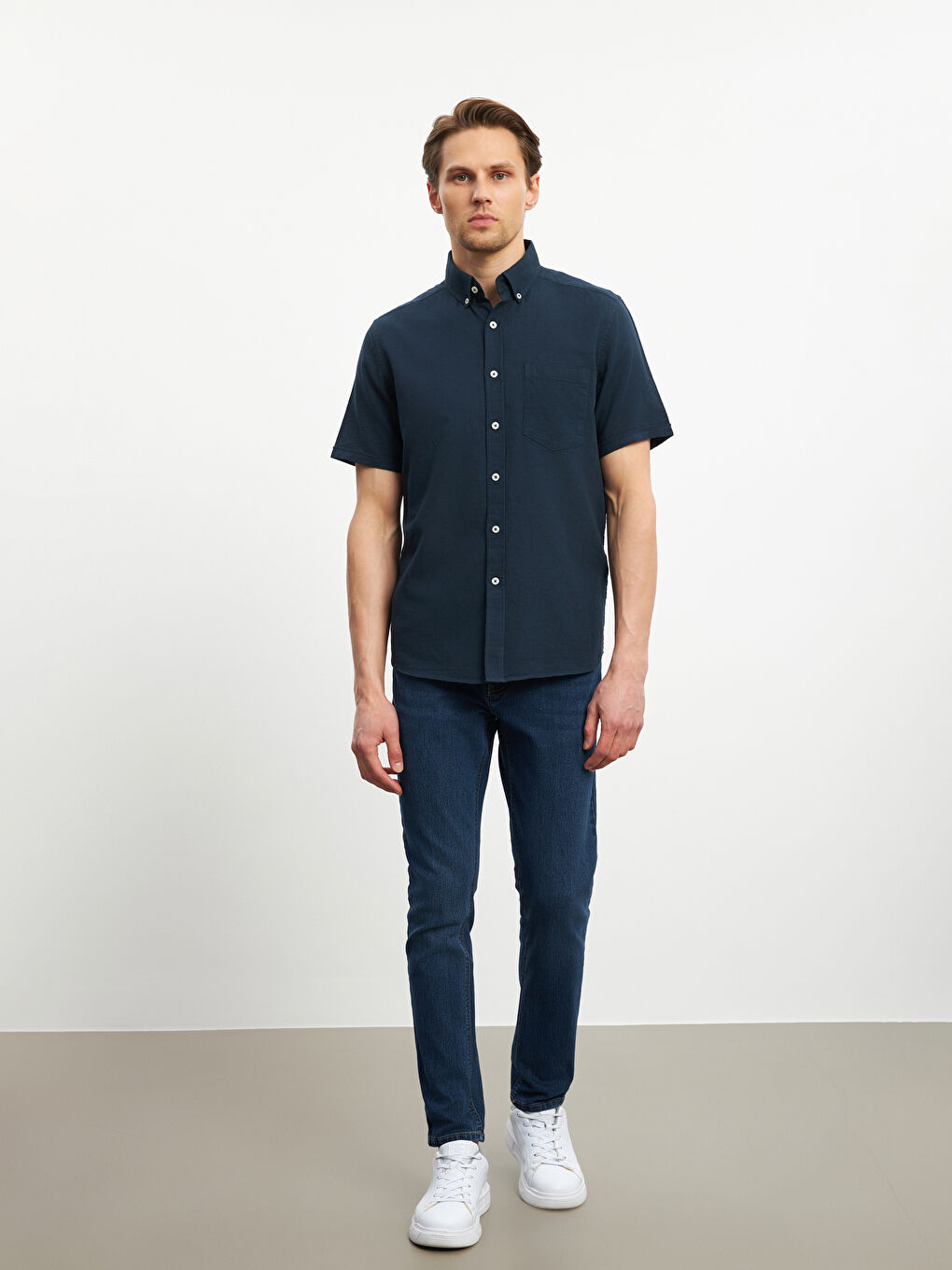 Мужская рубашка стандартного кроя из поплина-4