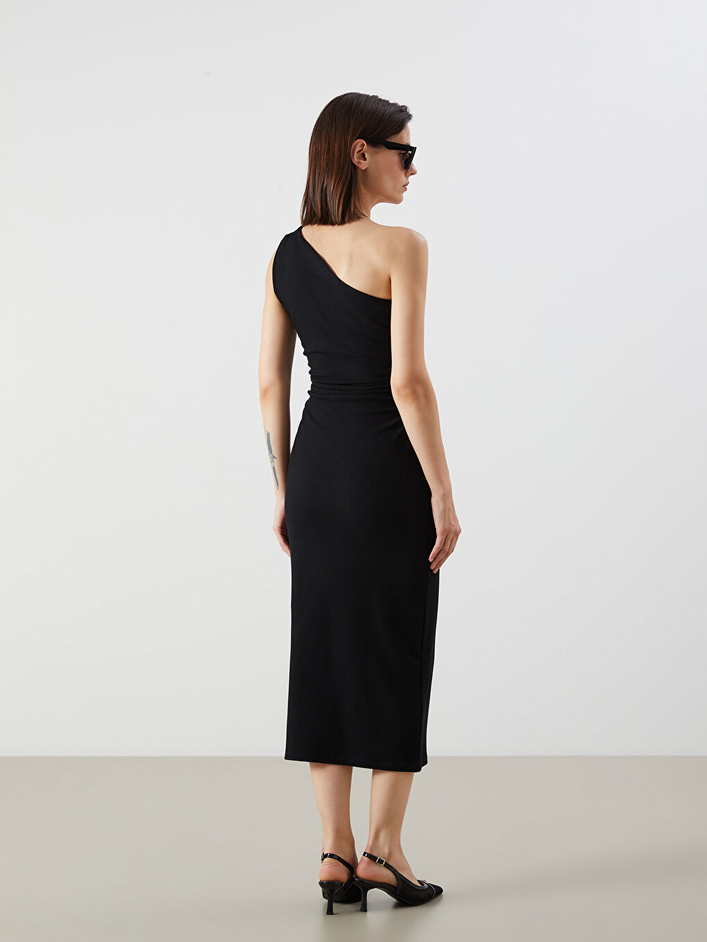 Siyah Tek Omuz Büzgülü Bodycon Elbise-3