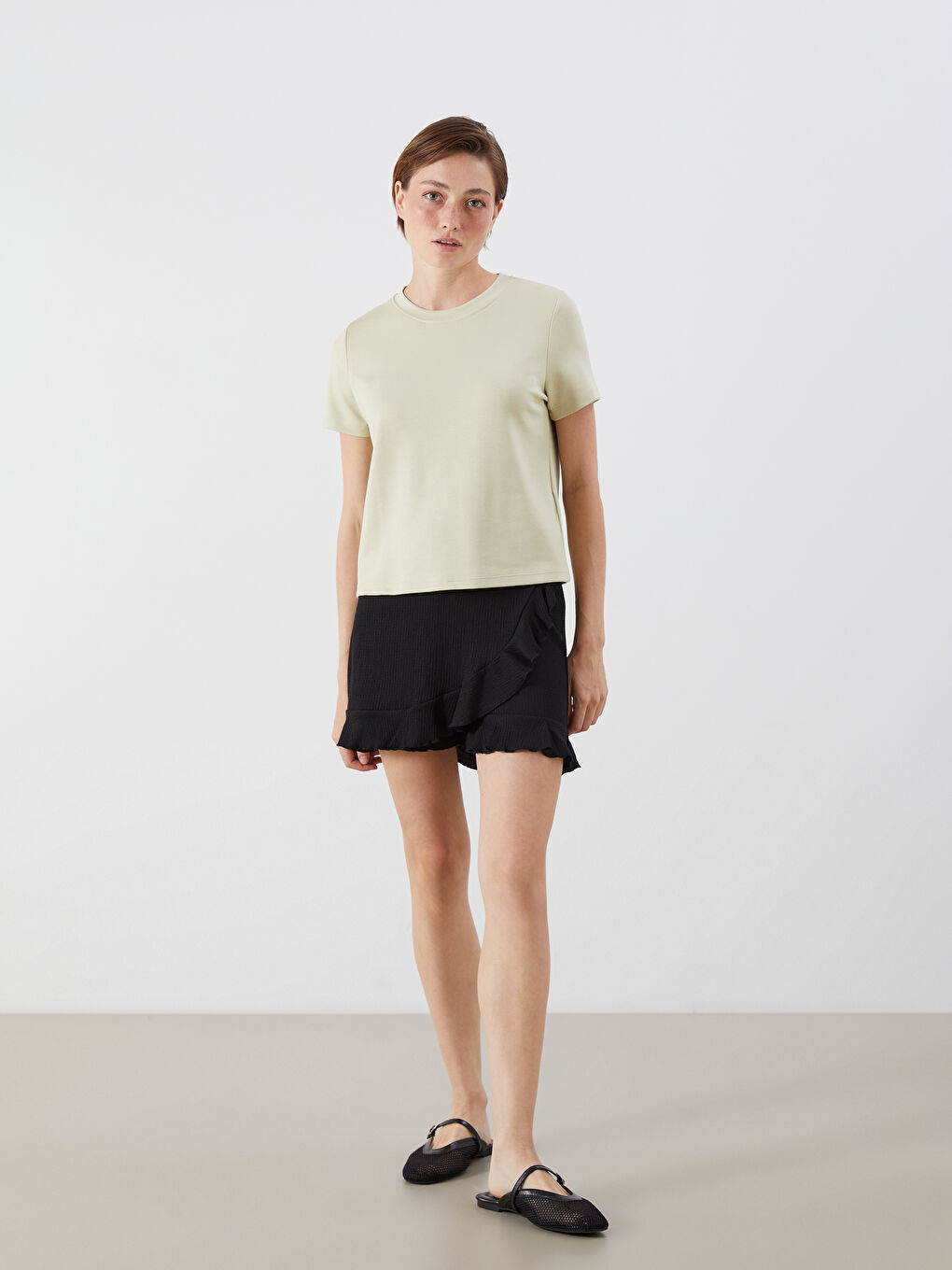 Siyah Beli Lastikli Dokulu Kadın Şortlu Etek