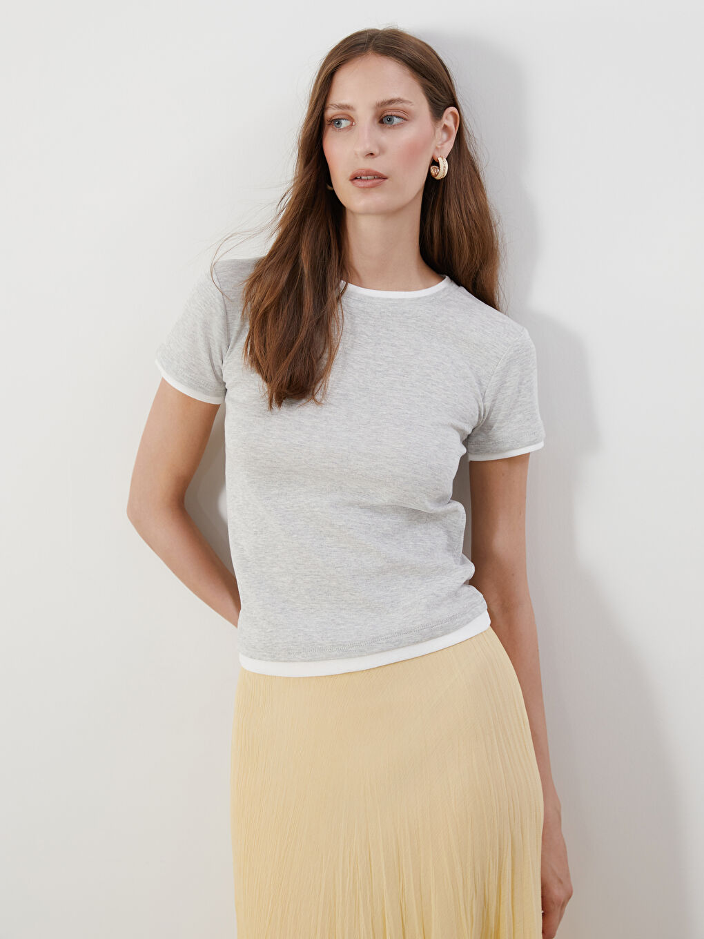 Gri Bisiklet Yaka Kadın Tişört