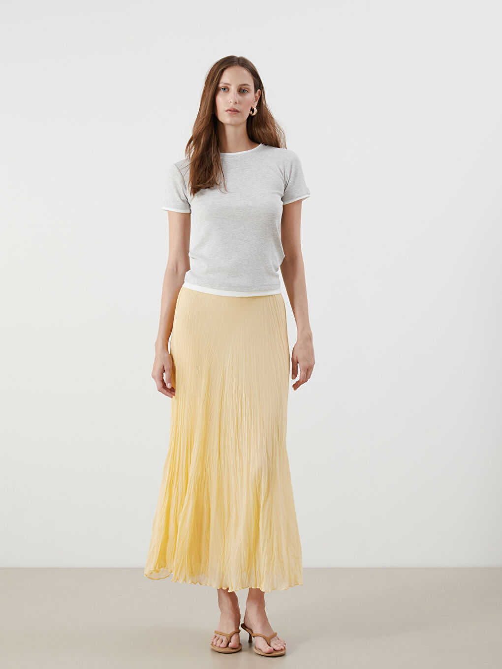 Gri Bisiklet Yaka Kadın Tişört-1