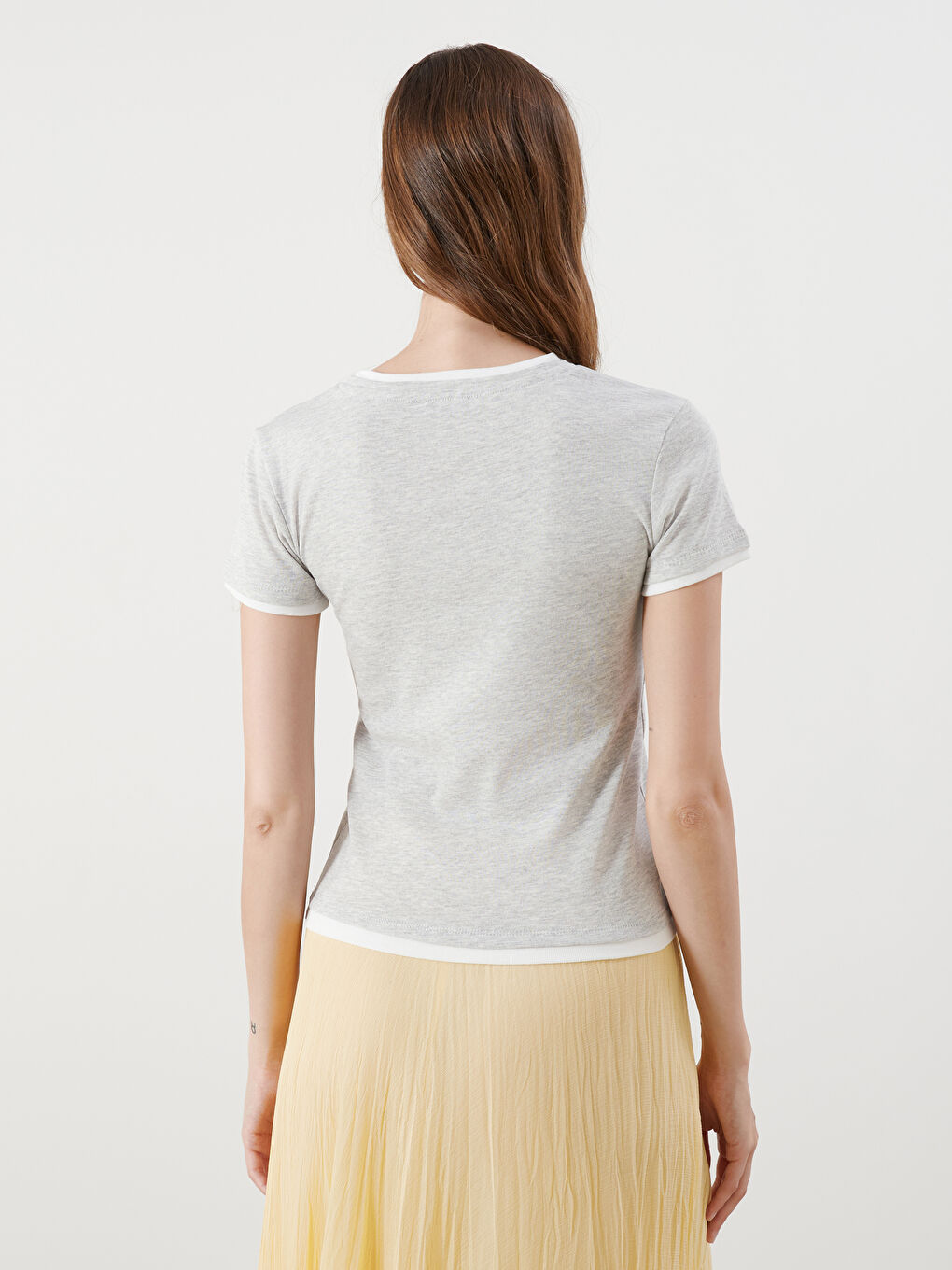 Gri Bisiklet Yaka Kadın Tişört-3