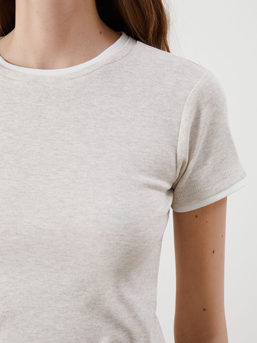 Bej Bisiklet Yaka Kadın Tişört-2