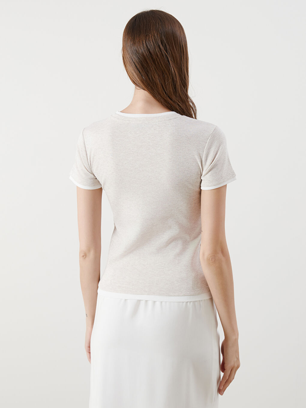 Bej Bisiklet Yaka Kadın Tişört-3