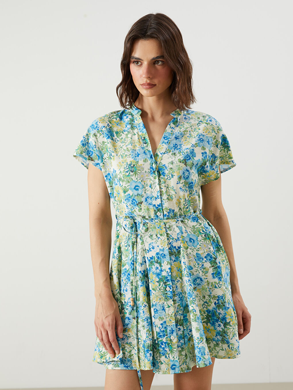 فستان مُزهر بياقة بشق وكشكش-1