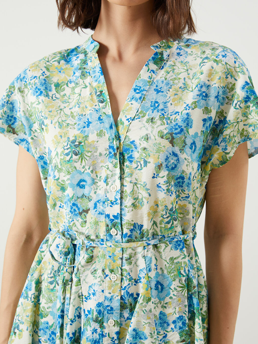 فستان مُزهر بياقة بشق وكشكش-2