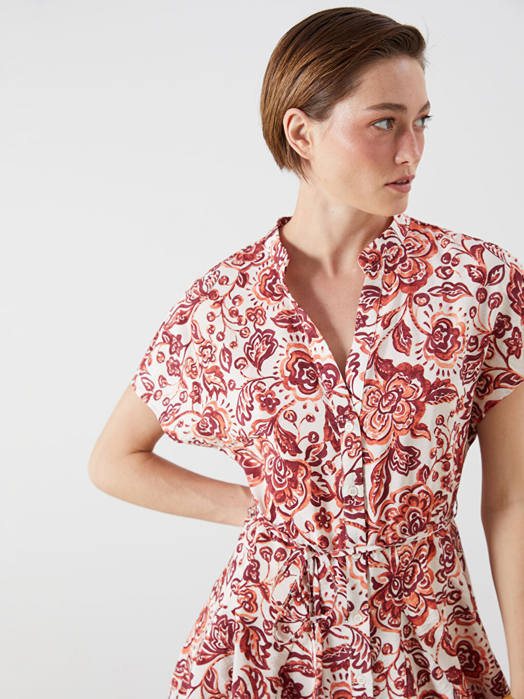 Turuncu Kaçık Yaka Çiçekli Pileli Elbise-1