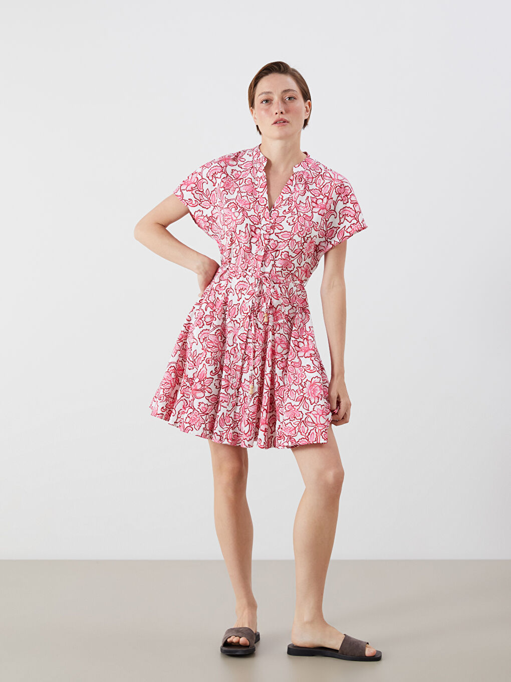 Pembe Kaçık Yaka Çiçekli Pileli Elbise-1