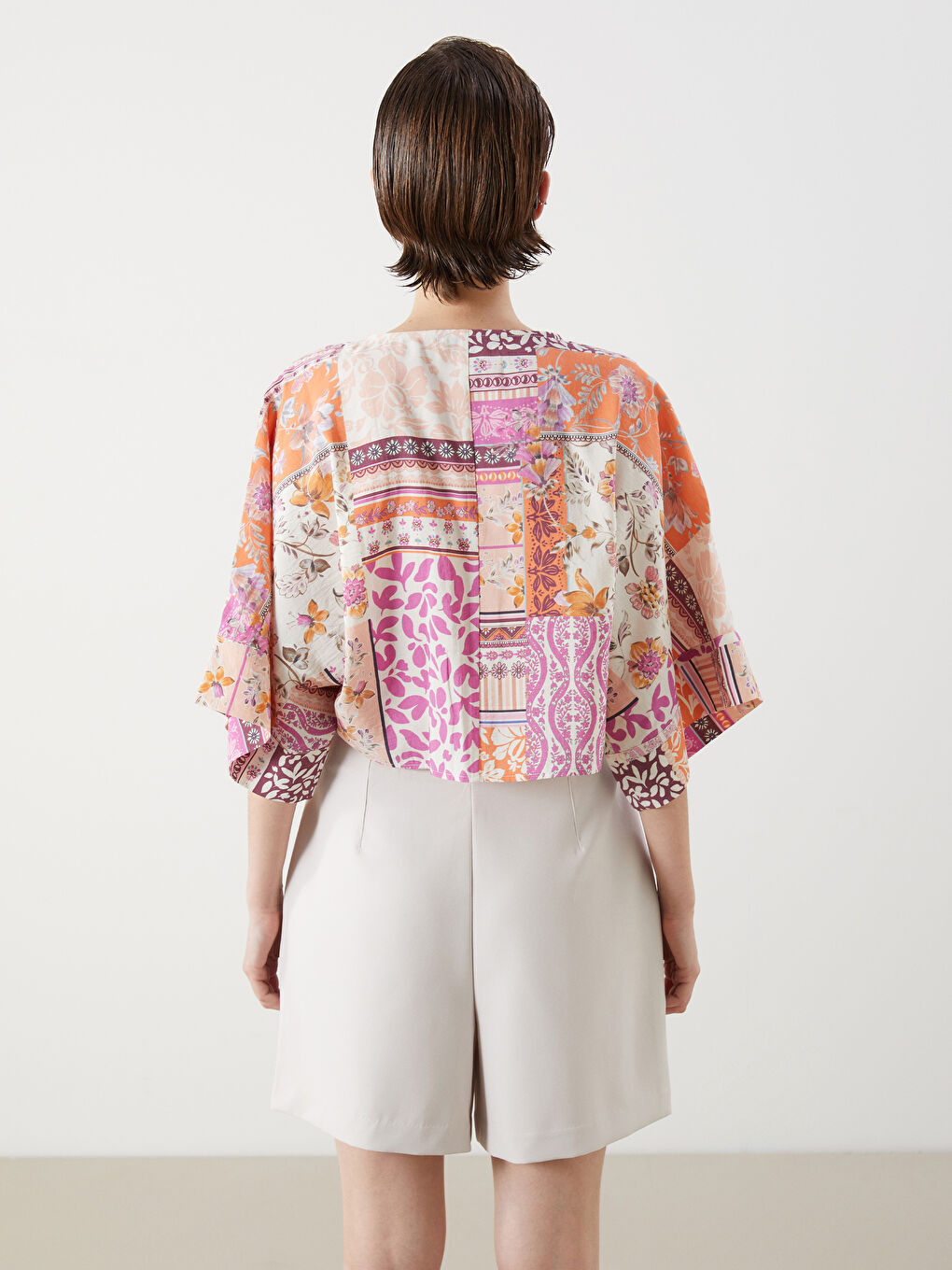 Bluza Crop Od Mešavine Modala Sa Uzorkom I Dvorednim Kopčanjem-3