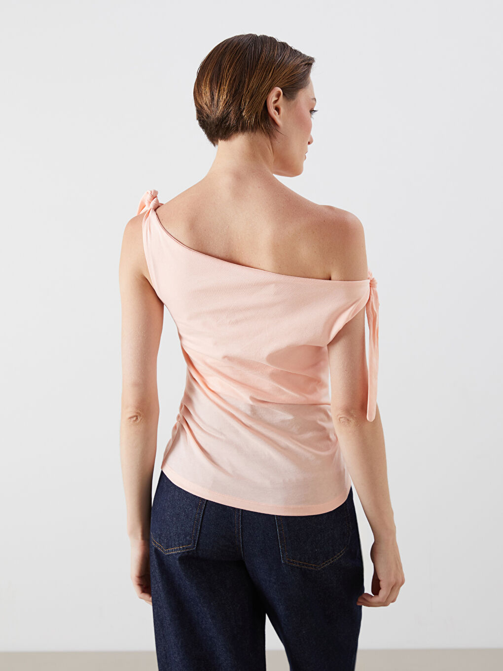 بلوزة مكشكشة بياقة واسعة متدلية-4