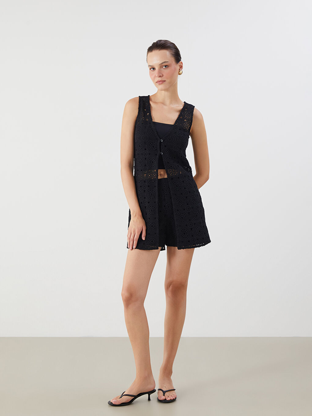 Siyah V Yaka Ajurlu Kadın Kroşe Yelek-1