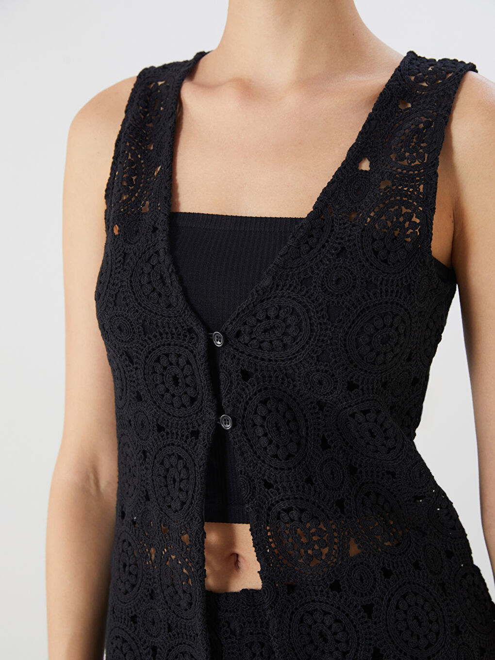 Siyah V Yaka Ajurlu Kadın Kroşe Yelek-2