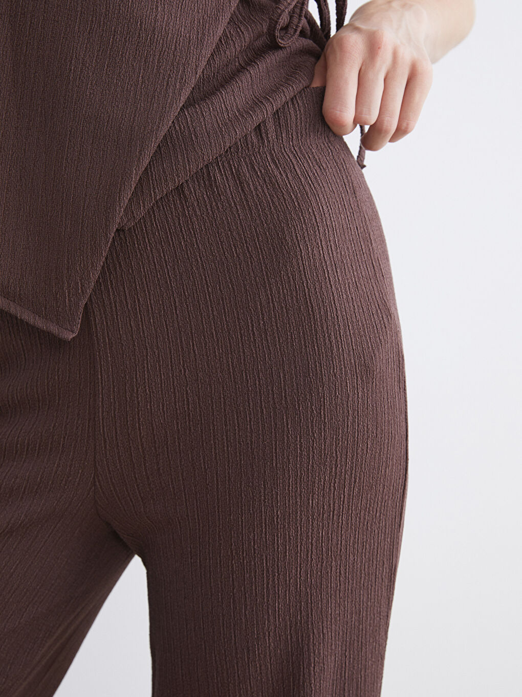 Kahverengi Beli Lastikli Dokulu Kadın Pantolon-2