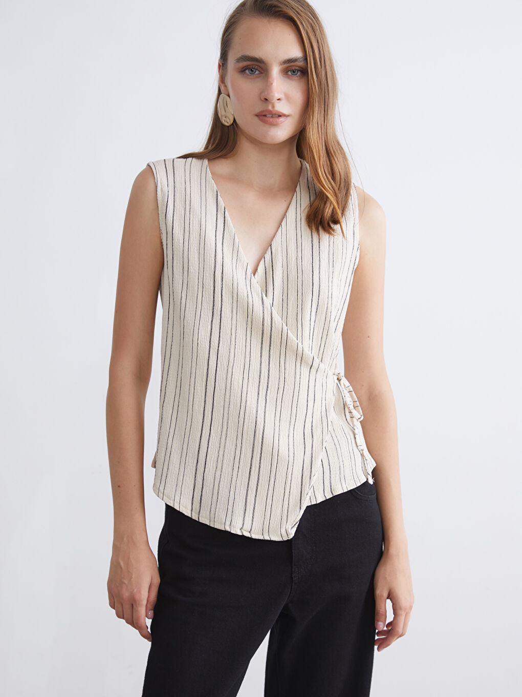 Ekru Kruvaze Yaka Çizgili Bluz