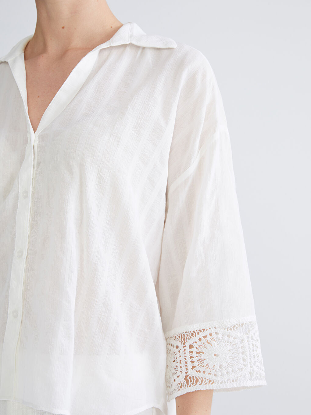 قميص نساء واسع بتفاصيل كروشيه-7