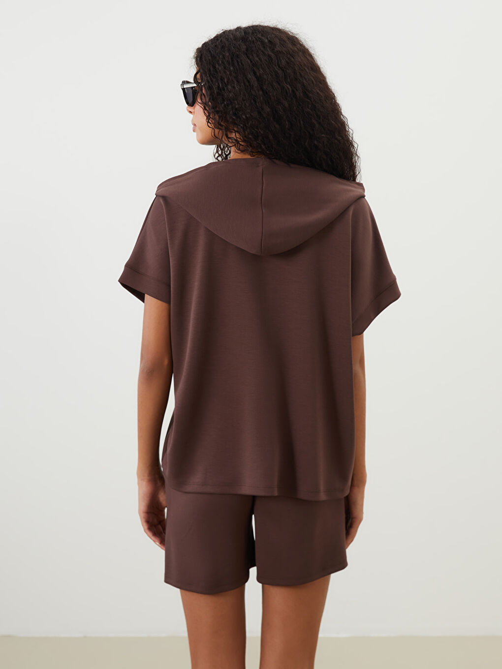 Kahverengi Fermuarlı Yaka Kadın Hoodie-3