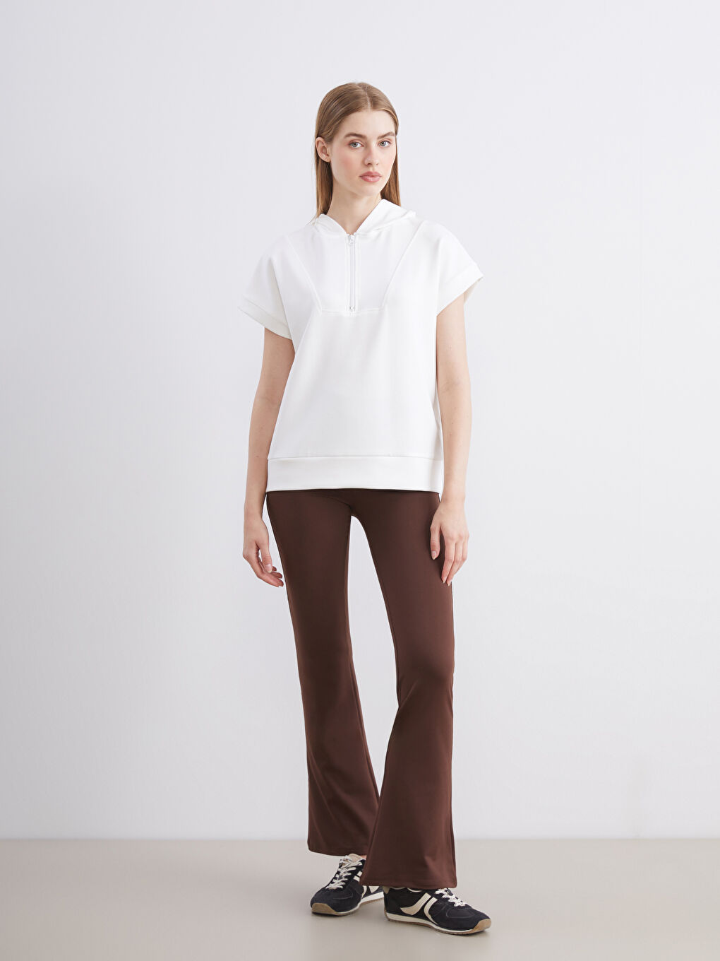 Beyaz Fermuarlı Yaka Kadın Hoodie-1