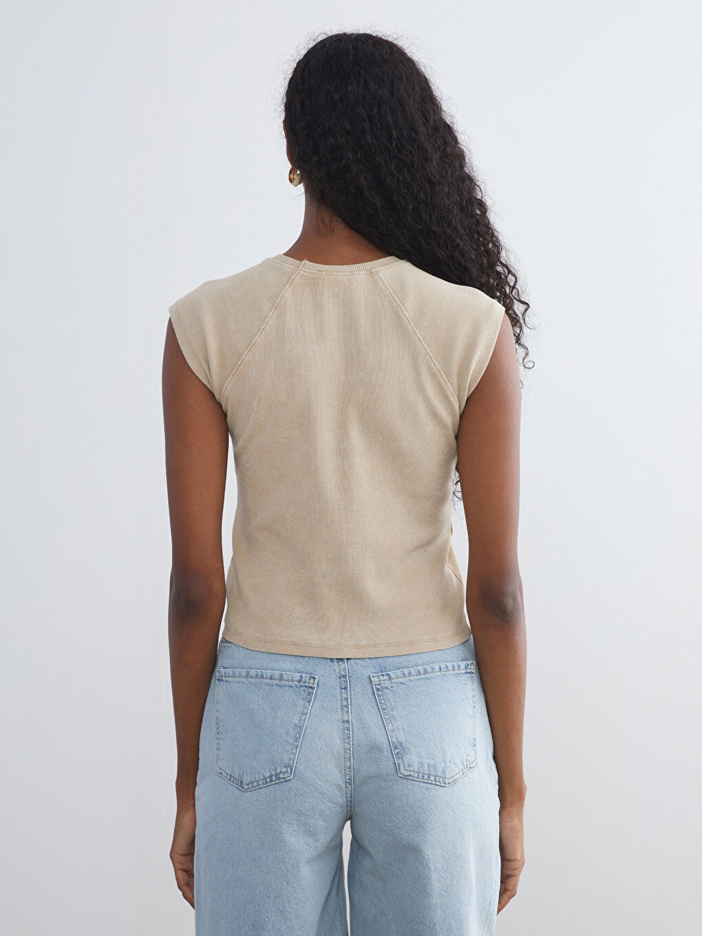 Bej Bisiklet Yaka Kadın Tişört-3