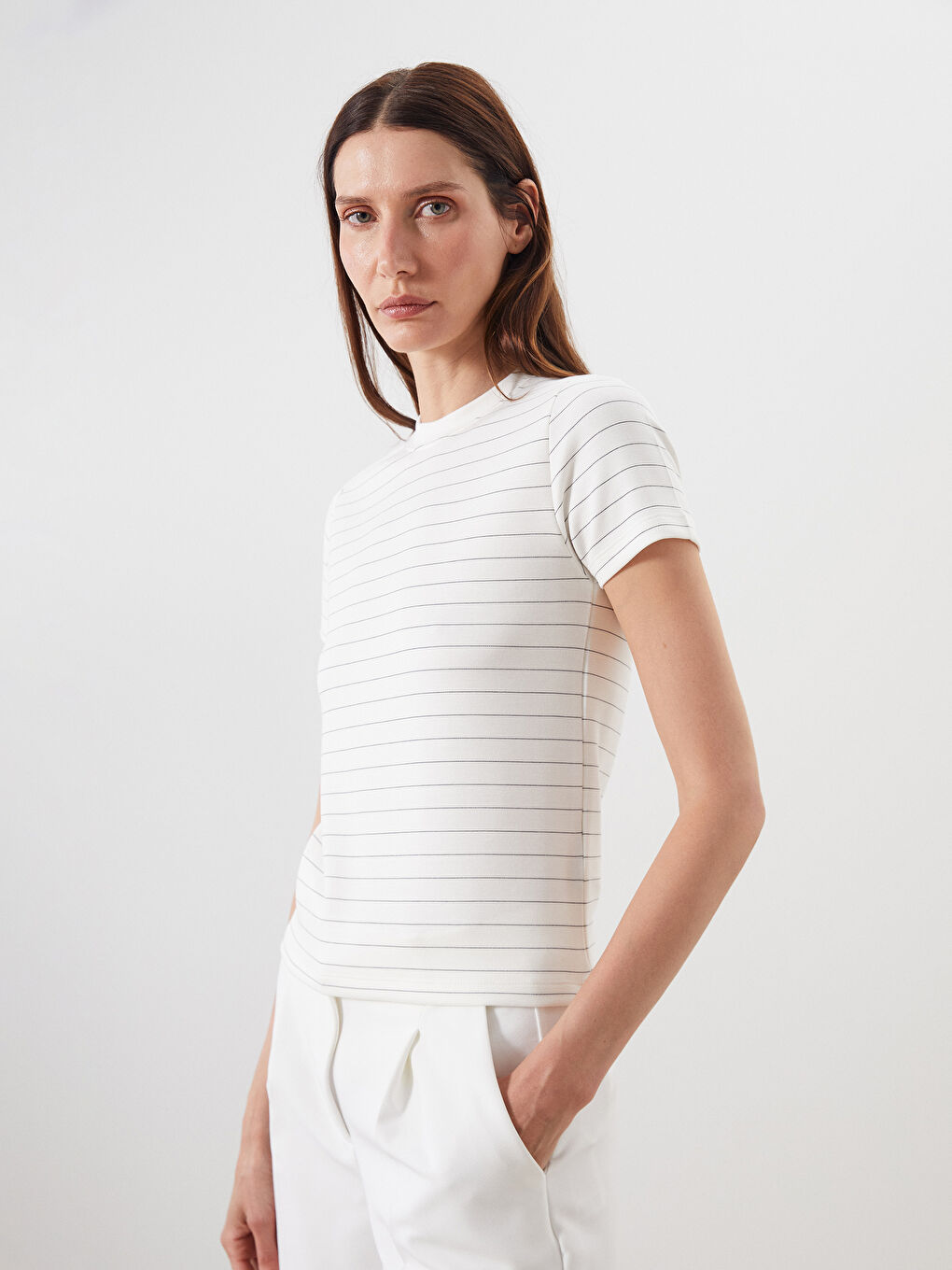 Ekru Bisiklet Yaka Çizgili Kadın Tişört