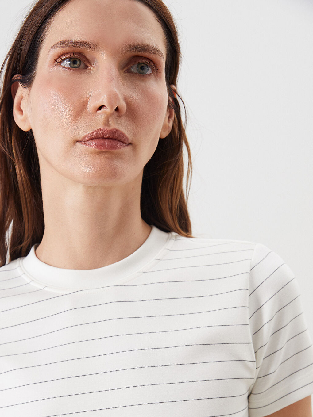 Ekru Bisiklet Yaka Çizgili Kadın Tişört-2